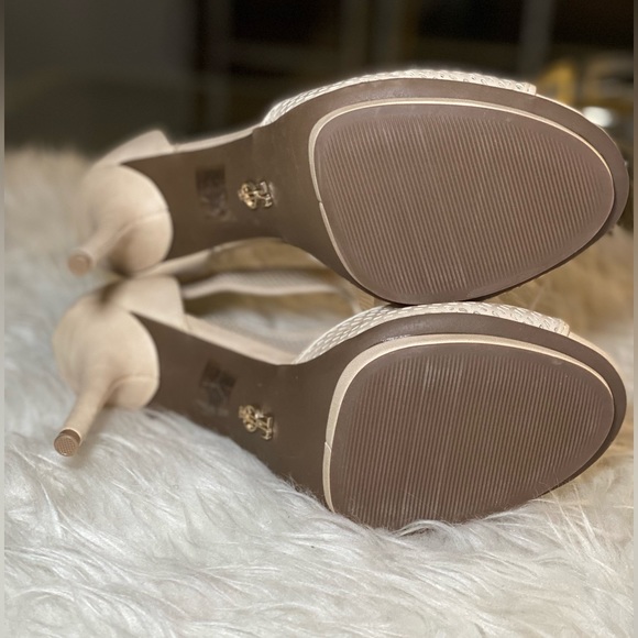 Jennifer Lopez shoes - Picture 2 of 2